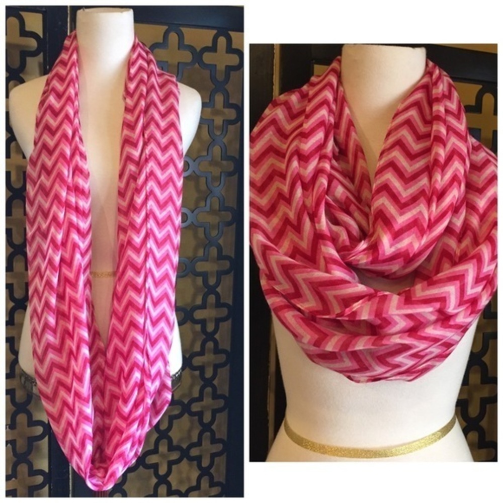 NWT   PINK CHEVRON‎ INFINITY